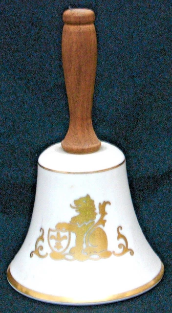 Danbury Mint Bell Pickard China Gold Lion Shield With Wooden Handle. Danbury Mint Bell Pickard China Gold Lion Shield With Wooden Handle.