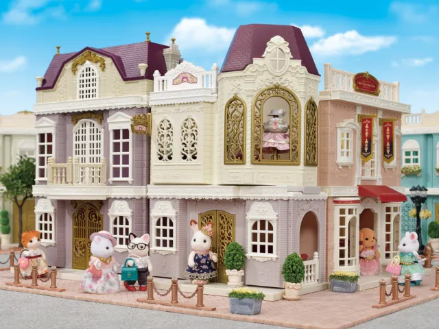 Calico Critters Fashion Boutique, Dollhouse Playset with Figure and Accessories