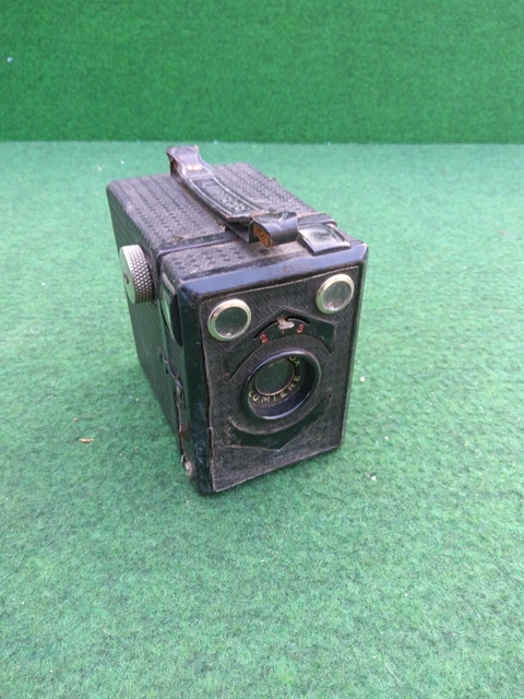 ancien appareil photo argentique de marque Lumière type