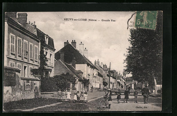 CPA Neuvy-sur-Loire, Grande Rue