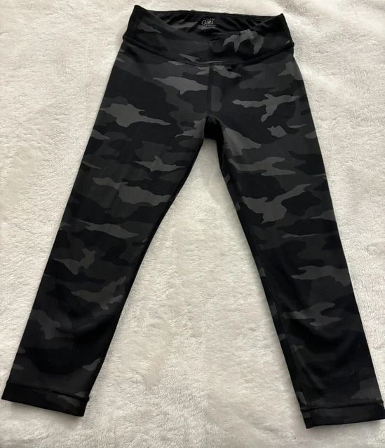 Athleta Girl Black Camo Printed Chit Chat Capris S 7 EUC