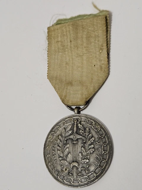 Médaille 'Amicale Des Anciens Prisonniers De Guerre' - Périodes 1939-1945, Indochine, Algérie, AFN - Insigne Militaire Français