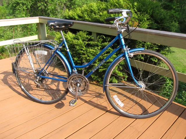 Schwinn Suburban Girls Vintage Classic Cruiser