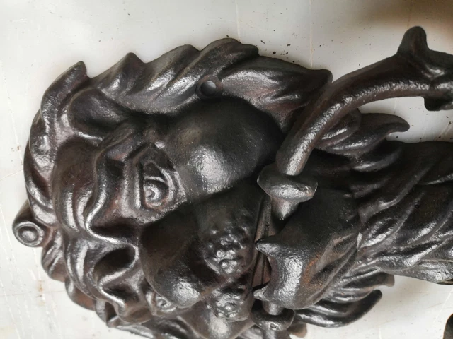 Ancien heurtoir marteau toc toc tête de lion en fonte restauration porte 3