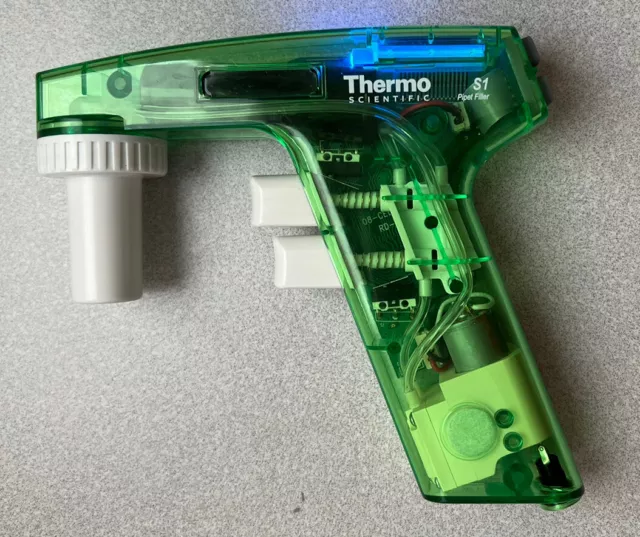 Thermo Scientific S1 Electronic Pipet Filler- Green 9521 w/ Charger