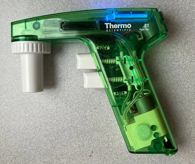 Thermo Scientific S1 Electronic Pipet Filler- Green 9521 w/ Charger