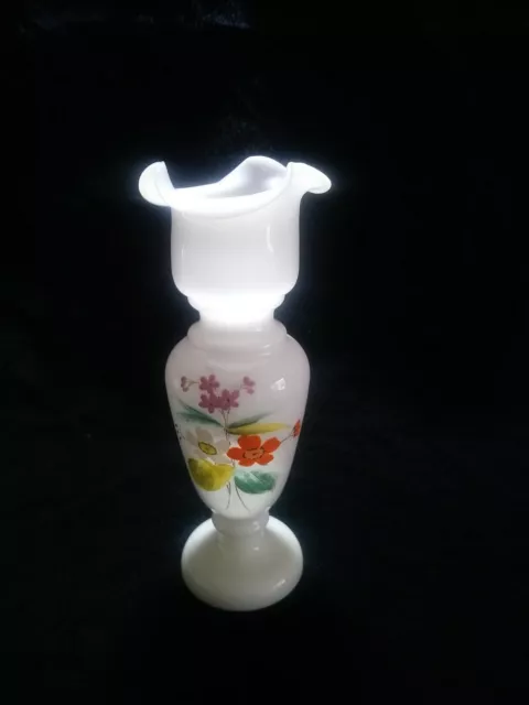 Jugendstil Vase Milchglas mit Abriss.