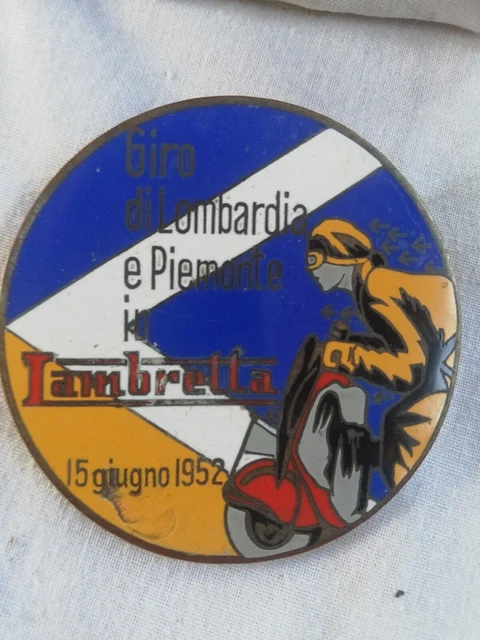 Lambretta, targhetta metallica smaltata rotonda, Giro di Lombardia e Piemonte in Lambretta, targhetta metallica smaltata rotonda, Giro di Lombardia e Piemonte in
