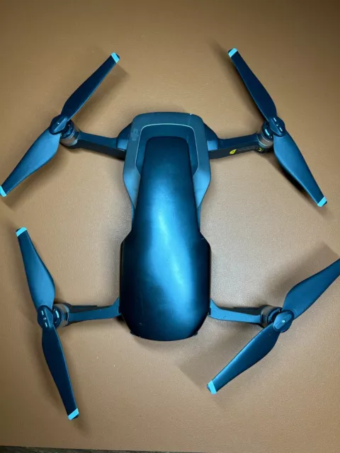 DJI Mavic Air Drone - Onyx Black - Flight kit (3 batteries, bag, 6 propellers)