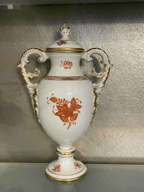 Herend, Deckelvase. Amphora Vase, Apponyi Orange, Height: Approx. 9 13/16in 1.W