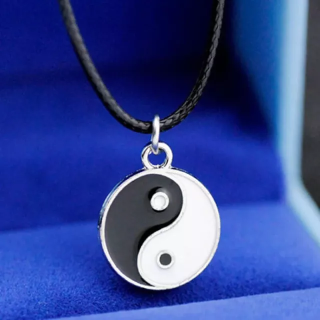 Halskette mit Yin und Yang Anhänger Amulett Schwarz Weiß Balance Daoismus