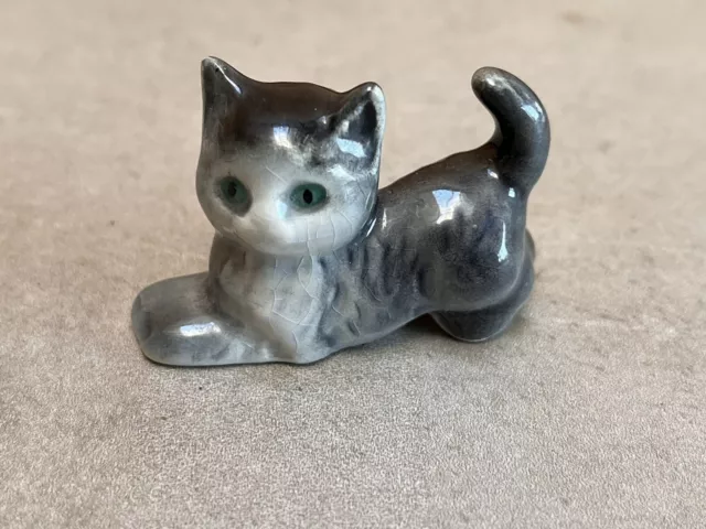 Original Goebel Keramik Katze liegend, H 3cm, L 4,5cm, Sammlerstück, top Zustand