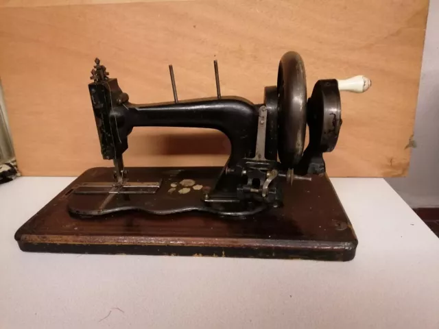 Antike Geigenbasis Nähmaschine Handkurbel fiddle base sewing machine