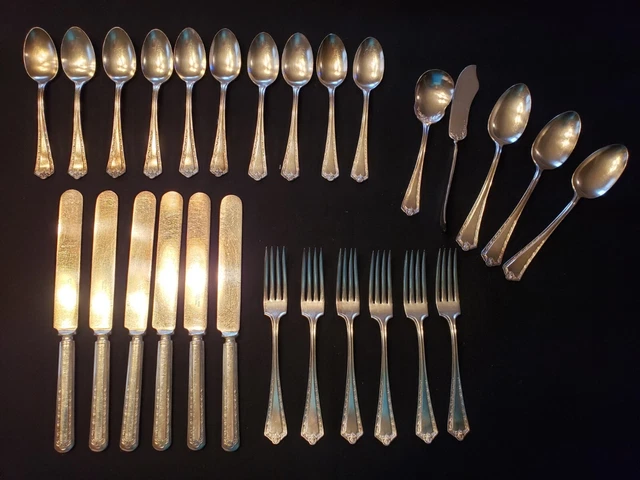 Wm Rogers & Son AA Silver Plate Hamden Pat. Dec. 28, 1915-Set of 20