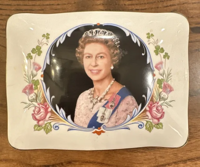 Queen Elizabeth Trinket Box Crown Staffordshire Bone China Silver Jubilee 1977