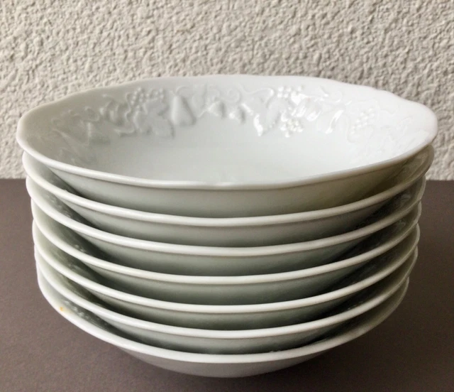 Coffret de 8 petites coupelles en porcelaine