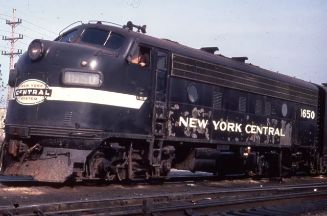 DUPLICATE RAILROAD SLIDE NEW YORK CENTRAL 1650 Collinwood OHIO 1970 EMD F7A