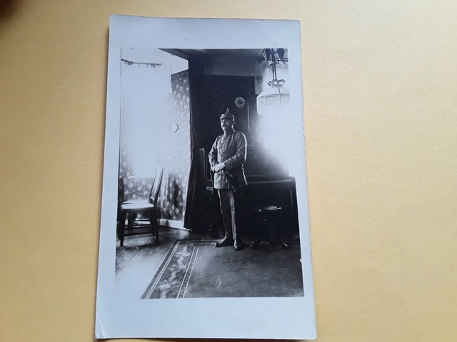 Foto AK 1.WK + Portrait : Soldat mit Pickelhaube