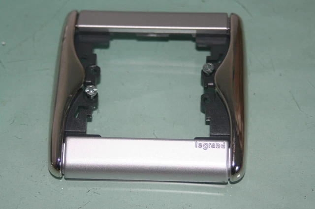 Plaque Interrupteur + Prise Legrand SAGANE Xeliomate Chrome - Modèle 824 10 - Occasion En Bon état