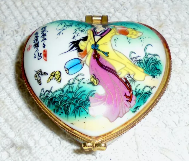 Beautiful Chinese Vintage Heart Shaped Hand Painted Porcelain Trinket Pot VGC