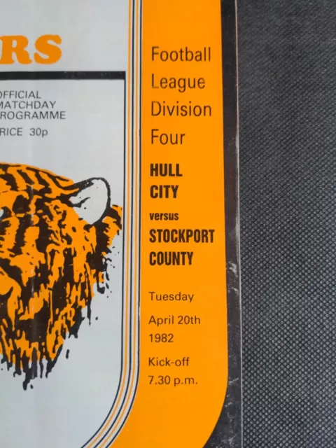 Hull City v Stockport County Vintage Football Match Program 20/04/1982 2