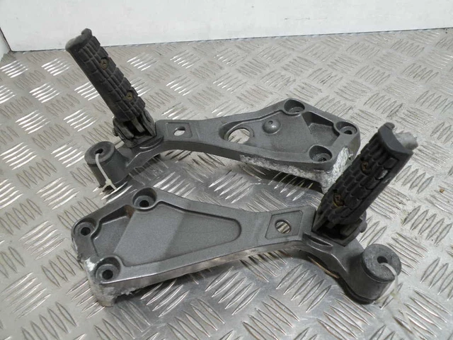 Platine Repose-pieds Arrière Droite Pour Honda CBR 900 – Pièce D’occasion En état Fonctionnel