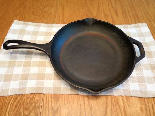 Lodge #1  C10SK 10" Cast Iron Skillet with Assist Handle - Flat Bottom