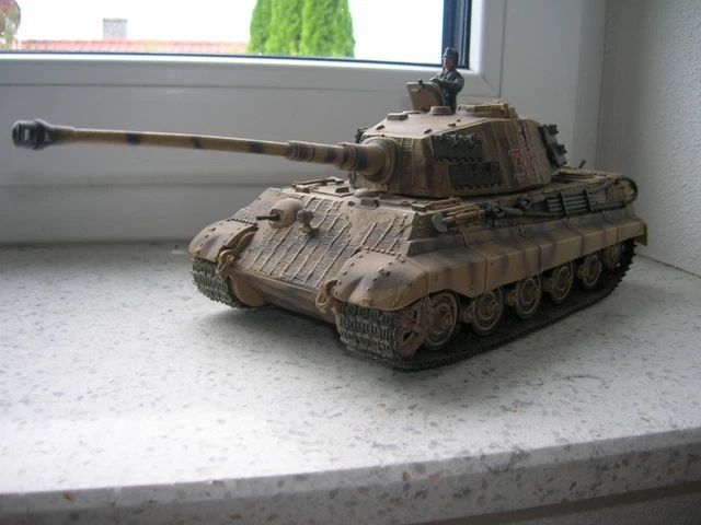 SELTENER PANZER KING Tiger / RED 333 / M. 1:32 / Forces of Valor EUR 89,99 - DE