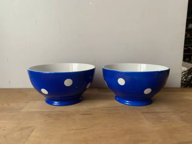 deux anciens bols bleus à pois blancs, porcelaine de Longchamp