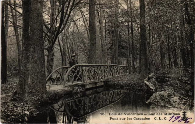 CPA Vincennes Lac des Minimes Pont sur les Cascades (1347012)