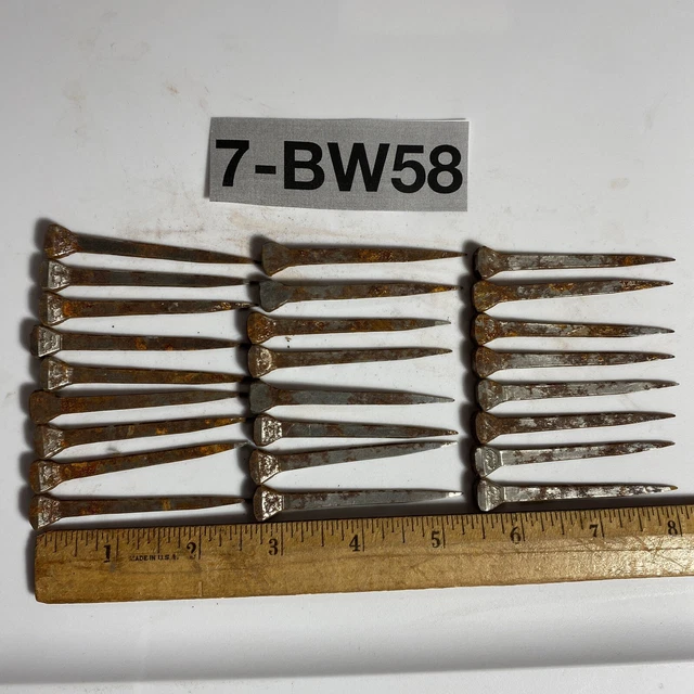 Lot Of 25 Vintage  2 1/2 inch Crown Logo Cut Nails 7-BW58