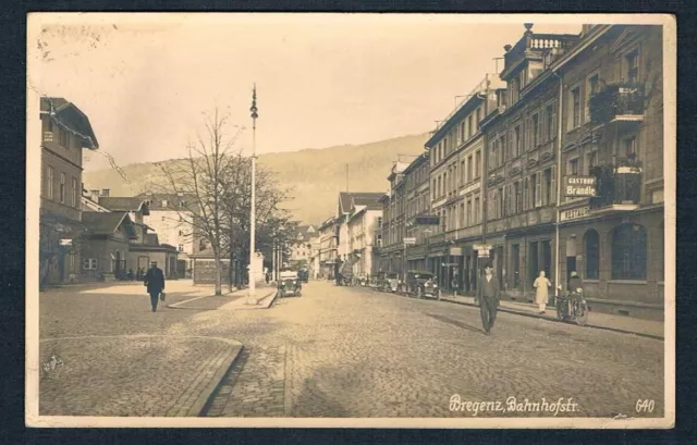 AK Bregenz-Bahnhofstraße-Geschäft, Autos u. Leute-ca.1920;Bez.Bregenz