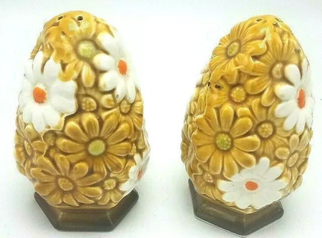 Vintage Fred Roberts Co Harvest Gold and White Daisies Salt & Pepper Shakers