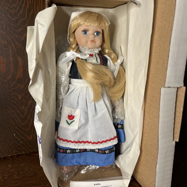 NIB Vtg Royaltin Collection Porcelain Julia From Holland Doll PCH St