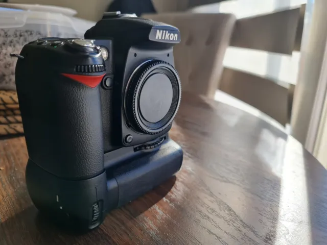 MB-D80 For Nikon D90