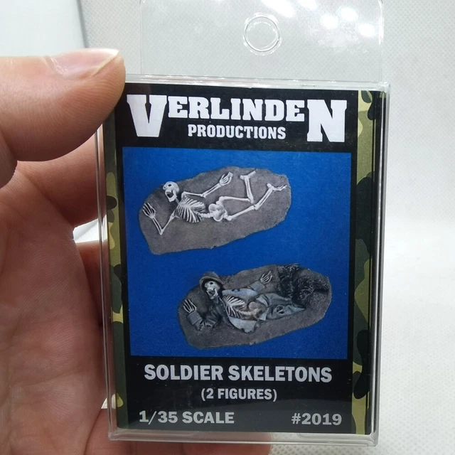 Verlinden 1/35 Scale German Trench WWI Vignette – Resin Kit With Base & 2 Figures (2376)