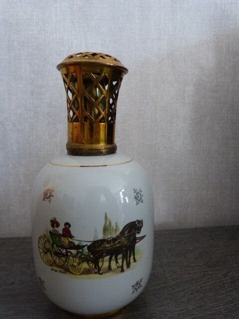 LAMPE BERGER ANCIENNE B P ovale porcelaine de couleuvre . EUR 55,00 LAMPE BERGER ANCIENNE B P ovale porcelaine de couleuvre . EUR 55,00