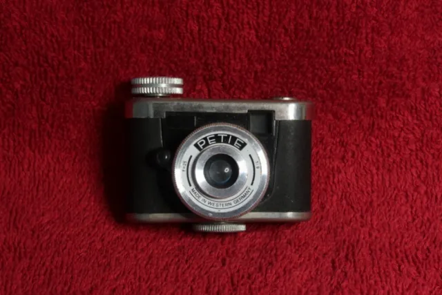 Walter Kunik Petie sub-miniature camera grau/messing