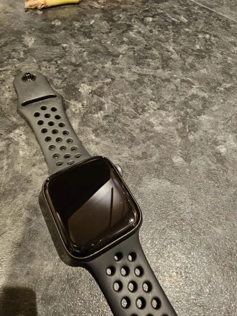 Apple Watch Series 4 Nike+ 44 mm Space Grey Aluminum Case GPS/LTE 2