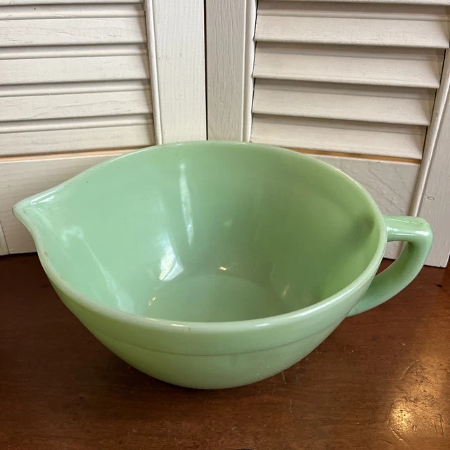 VINTAGE FIRE KING Green Jadeite Oven Ware Mixing Batter Bowl with Pour