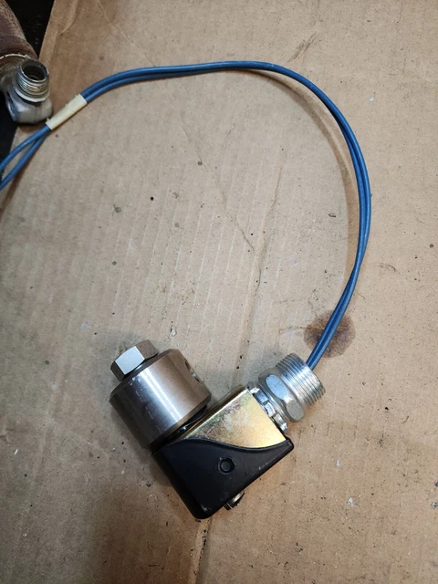 PARKER   BFGC05   SOLENOID VALVE  120/60 with additional 3 port piece PICTURES