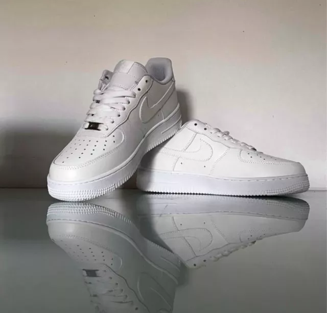 NIKE AIR FORCE 1 uomo LV8 Bianche scarpe sportive basse 41 42 43 44 45 42.5 low EUR 120 00 PicClick ES