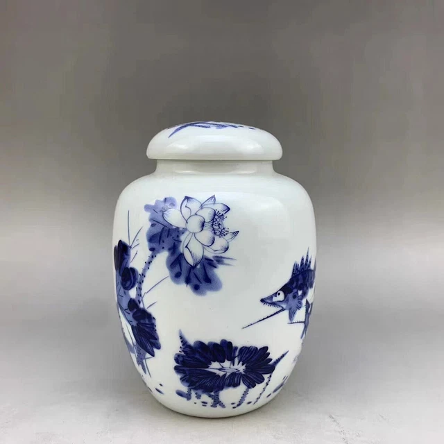 Chinese porcelain Blue and white porcelain flower fish pattern tea pot 11cm