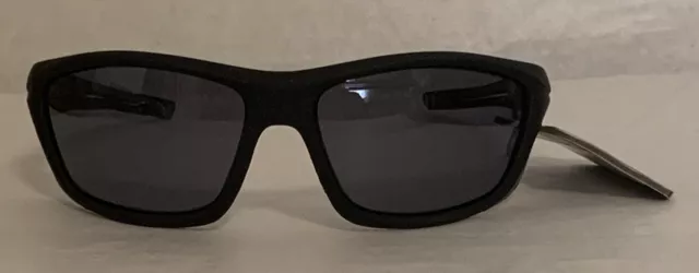 T22.1  Foster Grant IronMan Polarized Black Sunglasses ZEAL 100% UV NEW
