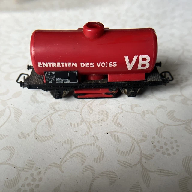 Le wagon citerne Algeco BP en miniature par Jouef au H0 HO