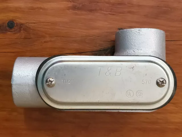 THOMAS & BETTS LR57 Conduit Outlet Body with 570 cover 1-1/2 In.