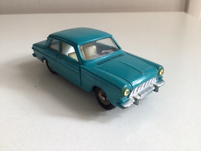 Dinky toys France meccano  Ford taunus réf 538 état quasi neuf voir photos
