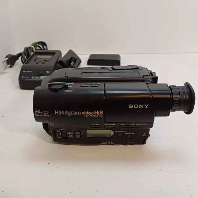 Sony CCD-TR780E HandyCam Video Hi8 PAL +Charger TESTED  Caméscope *PLEASE READ*