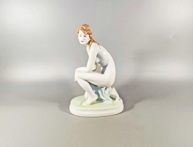 Zsolnay, Elek Lux : "Woman Kneeling", Vintage Handpainted Porcelain ! (J156)