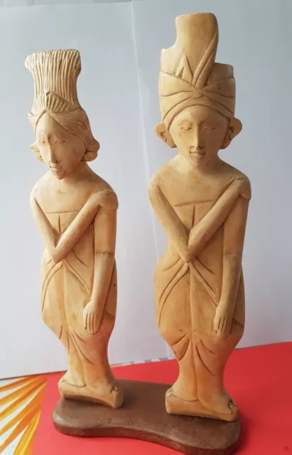 Couple  De Figurines  Asiatique En Bois Sculpte Hauteur  23Cm